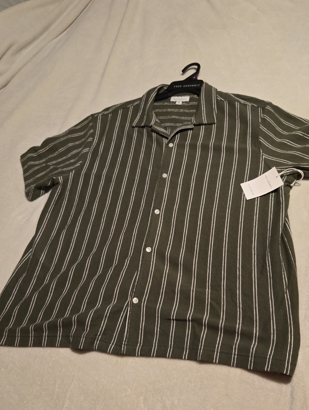 Men's Olive Green Short-Sleeve Vertical Stripe Button-Down Shirt